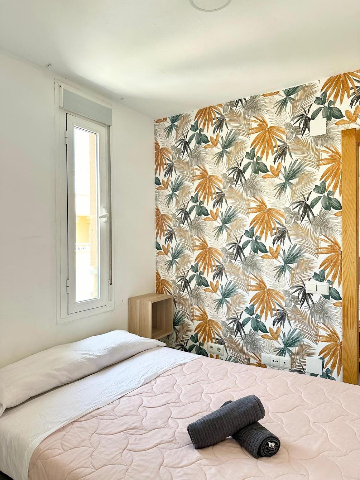 Apartamentos Playa Misericordias Малага Экстерьер фото